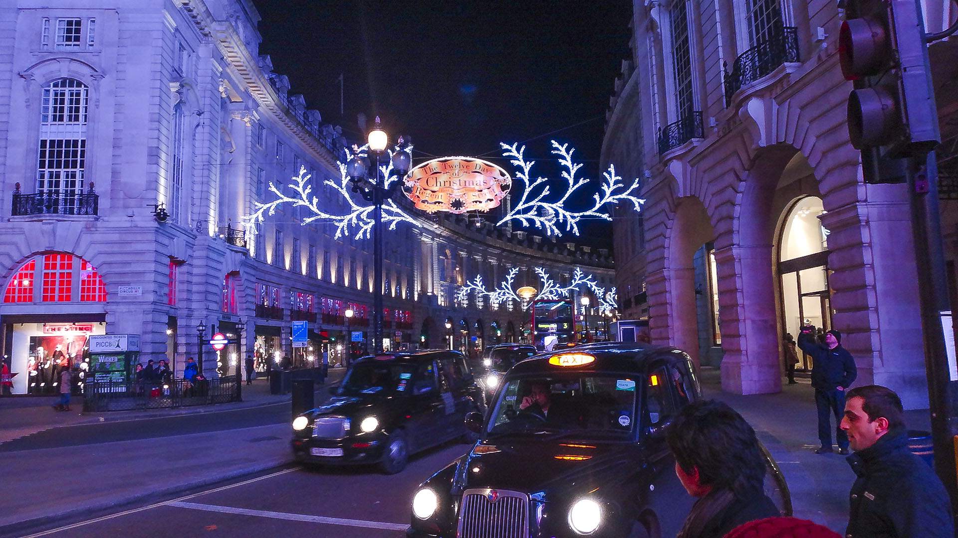 London Christmas Decorations | I Love Travel ( ˘ ³˘)